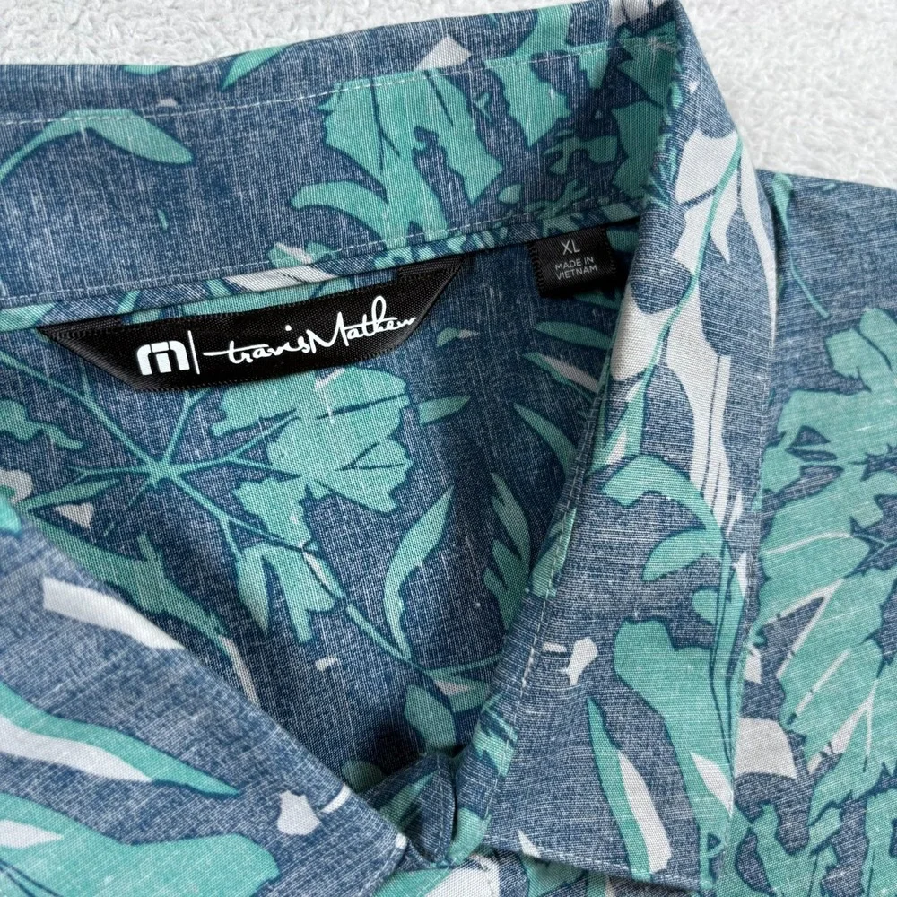 Travis Mathew Shirt‎ Mens XL Blue Cotton Floral Travel Summer Outing Button Up